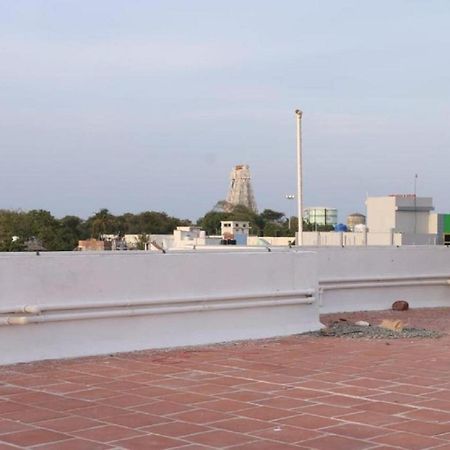 Saravanas Lodge Tiruchchendur Exterior photo