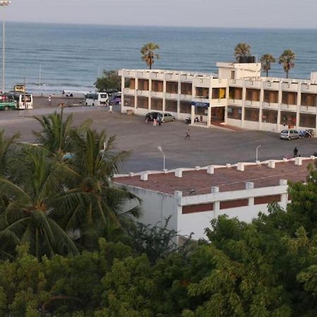 Saravanas Lodge Tiruchchendur Exterior photo