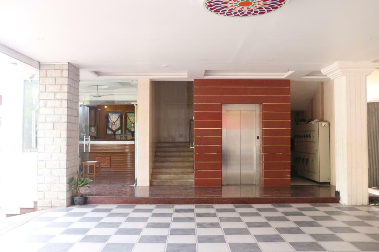 Saravanas Lodge Tiruchchendur Exterior photo